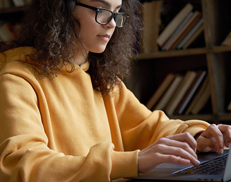 Sstudent at laptop 